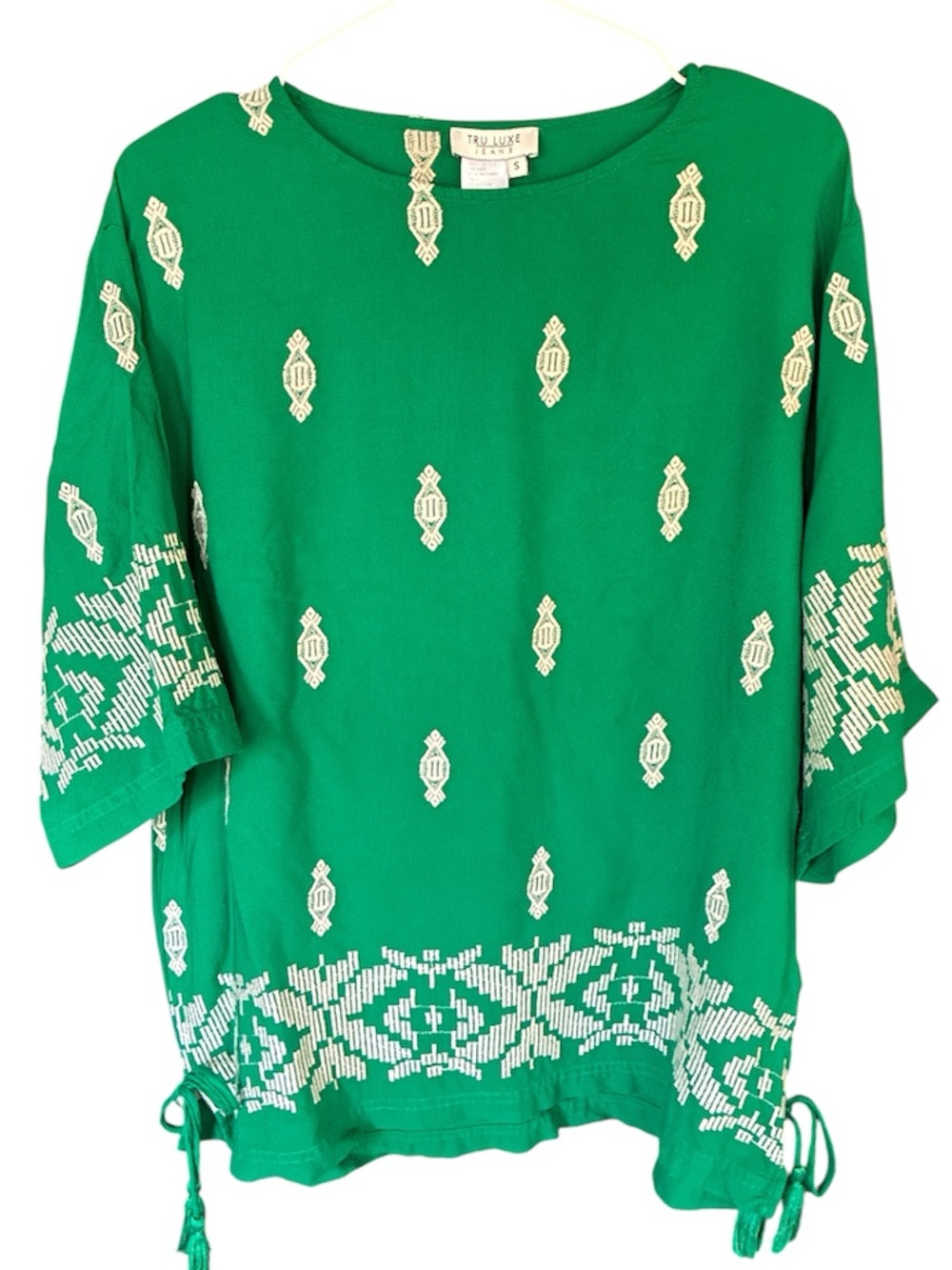 Tru Luxe Jeans Emerald Green Top with Ivory Embroidery